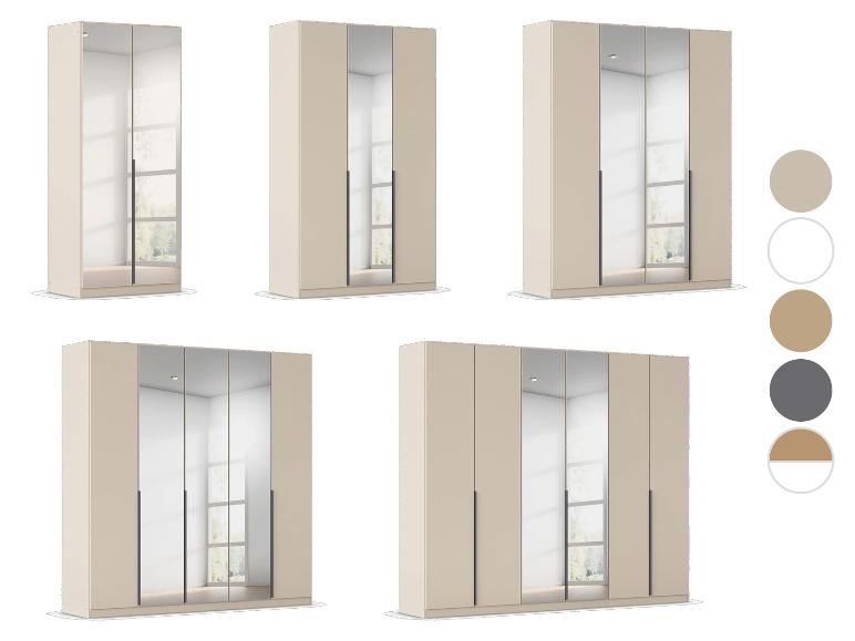 Beiges Schranksystem mit Spiegeltüren und verschiedenen Konfigurationen, mit Farbmustern.