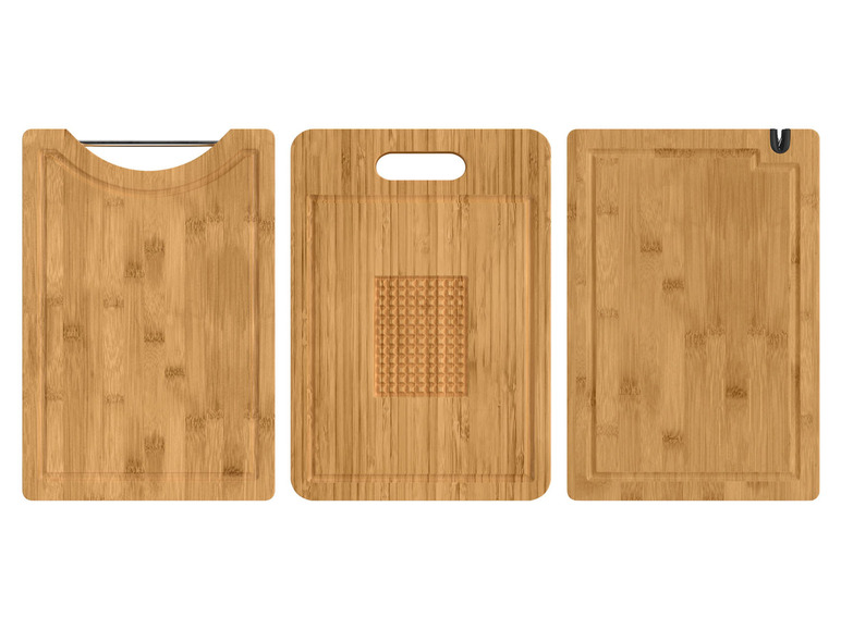 Drei Holz-Schneidebretter, eins mit Griff und eins mit Saftrille.