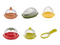 Schneidewerkzeug für Obst und Gemüse, darunter ein Avocado-Schneider, ein Zitronenschneider und eine Gemüseschüssel.