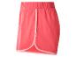 Korallenfarbene Damenshorts mit hellrosa Paspeldetails.
