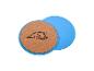 Blauer runder Untersetzer mit Korkoberfläche und Logo