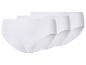 Drei weiße Damen-Baumwollslips, gestapelt und schräg.