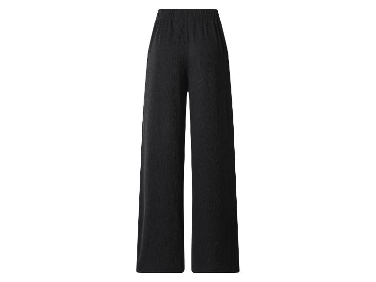 Schwarze, weite Damenhose mit elastischem Bund.