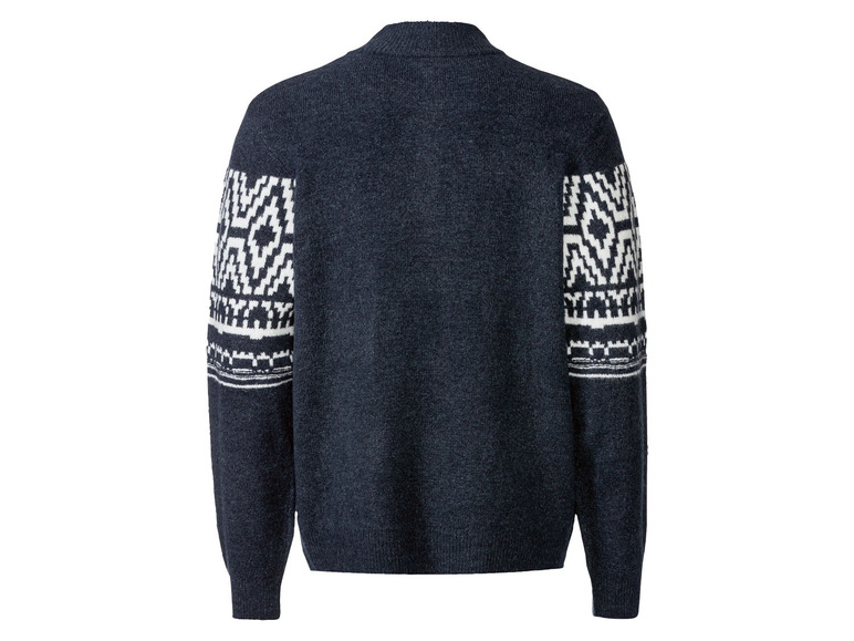 Ein dunkelblauer Pullover mit weißen und schwarzen geometrischen Mustern auf den Ärmeln.