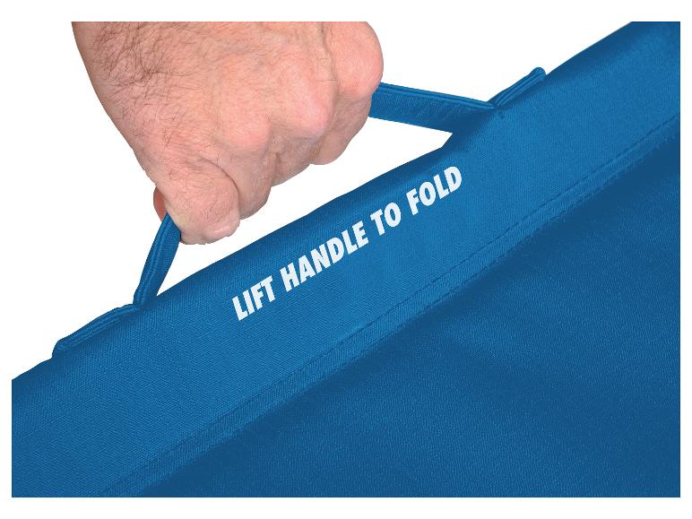 Ein blauer Griff mit der Aufschrift 'Lift Handle to Fold'.
