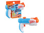 Zwei Nerf Super Soaker Wasserpistolen, eine blaue mit weißem Griff und orangefarbenem Lauf.