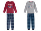 Zwei Jungenpyjamas mit Baseball- und Weltraummotiven.