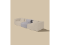 Modulares Sofa in Beige und Grau auf beigem Hintergrund.