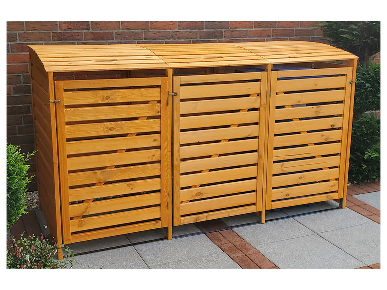 Holz Abfallbehälter mit Deckeln für den Außenbereich.