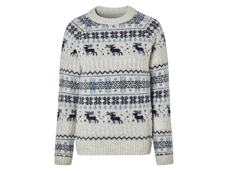 Ein weißer Pullover mit einem Weihnachtsmotiv von Rentieren und Schneeflocken.