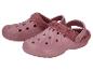 Rosa Clogs mit Fellfutter, Seitenansicht