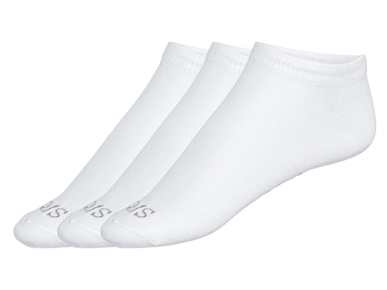 Drei Paar weiße Socken ohne Bündchen.