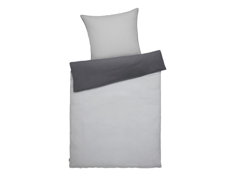 Ein grauer Bettbezug mit passendem Kissenbezug.