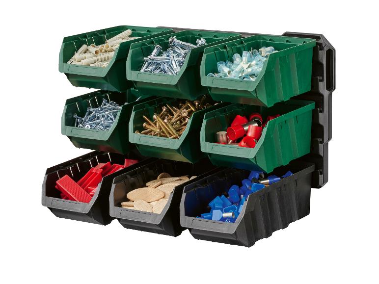 Wandorganizer mit neun Behältern, gefüllt mit Schrauben, Dübeln und Verbindern.