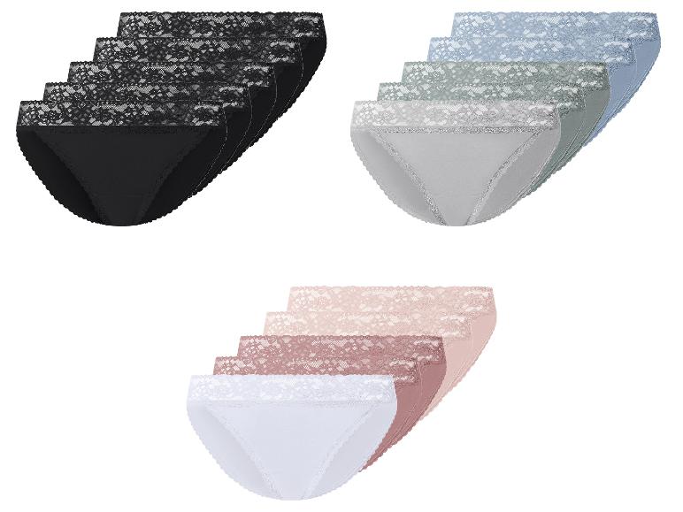 Fünferpacks Damen-Spitzenslips in Schwarz, Blau/Grau und Rosa/Weiß.