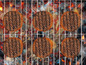 Sechs Hamburger auf dem Grill