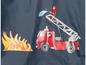 Regenjacke mit einem Feuerwehrauto und Flammen.