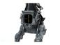 Spielzeug AT-ST Walker mit Figur, von hinten mit offenem Batteriefach gezeigt.