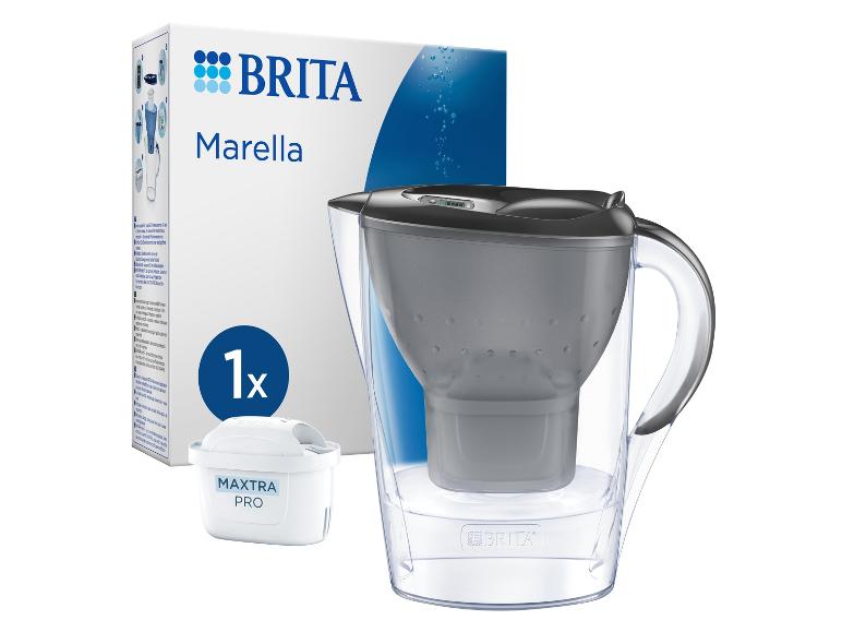 Wasserfilterkanne mit Filterkartusche und Verpackung, mit der Aufschrift '1x MAXTRA PRO'.