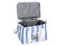 Offene blau-weiß gestreifte Kühltasche mit grauem Futter und Griffen.