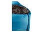 Ein blauer Schlafsack mit Reißverschluss zum Campen.