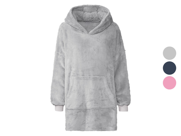 Ein grauer Oversize-Hoodie-Decken mit Kapuze.