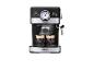 SilverCrest Espressomaschine brüht zwei Kaffees auf.