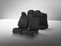 Schwarze Autositzbezüge mit Kopfstützen.