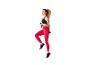 Frau in pinkfarbenen Leggings und schwarzem Sport-BH trainiert mit Hanteln