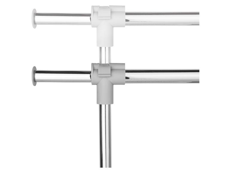 Zwei verstellbare Kleiderständer mit verchromten Stangen und Kunststoffverbindern