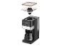Kaffeemaschine mit zerlegten Teilen, Kanne und Bedienfeld