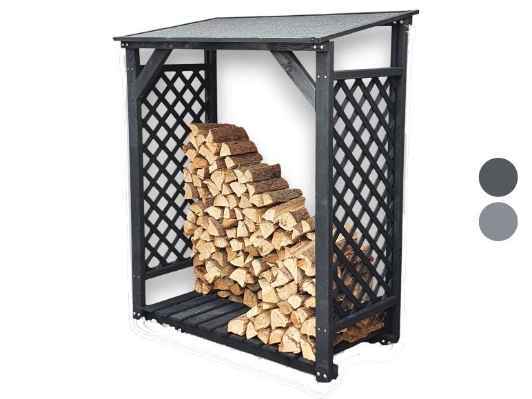 Schwarzes Holzregal für Brennholz mit Dach und seitlichem Gitter, gefüllt mit geschnittenem Holz