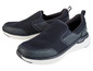 Zwei Paar blaue WellWalk Slip-on-Sneaker.