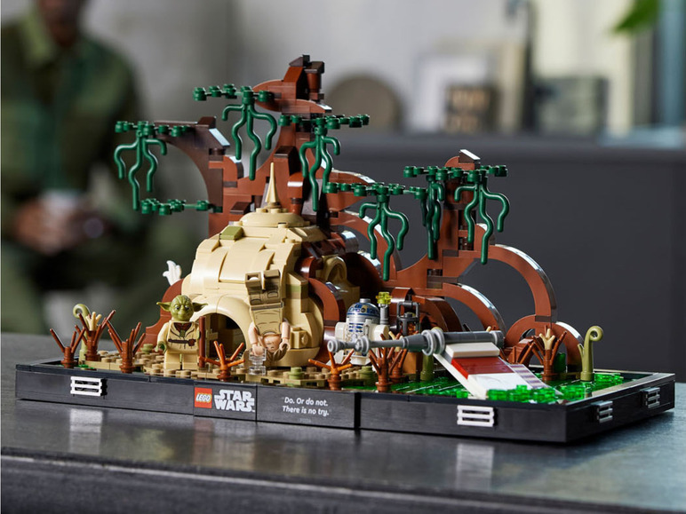 Gehe zu Vollbildansicht: LEGO® Star Wars 75330 Jedi™ »Training auf Dagobah™ – Diorama« - Bild 3