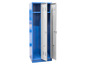 Ein blauer Metallschrank mit zwei Türen.