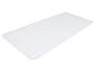 Eine rechteckige weiße Badematte auf weißem Hintergrund.