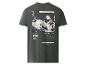 Dunkelgrünes T-Shirt mit Berggrafik und Text „the alpine journey“ und „LIFE BEGINS at the end of COMFORT ZONE“.
