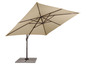 Ein beiger Sonnenschirm mit einem Gestell aus Metall und einem Sockel aus Beton.