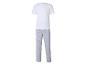Weißes Herren-T-Shirt und gestreifte Pyjamahose.