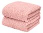 Zwei gefaltete, rosafarbene, gerippte Handtücher, übereinander gestapelt