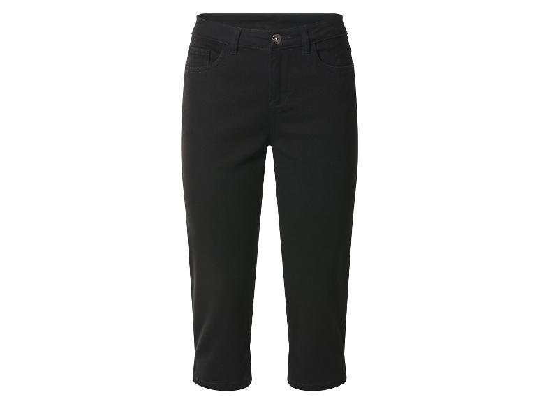 Schwarze Damen Caprihose mit Taschen und Knopf.