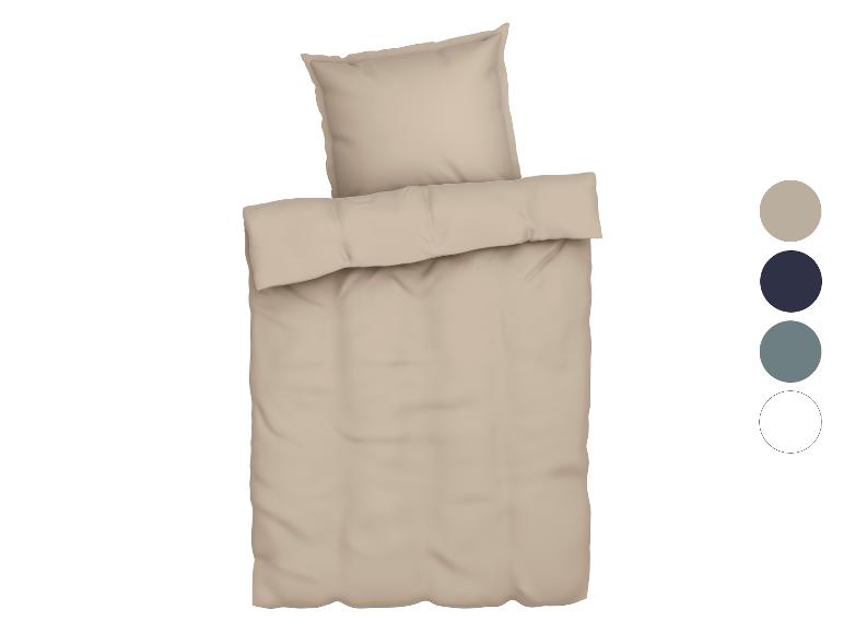 Beige Bettwäsche-Set mit Kissen und Kissenbezug.