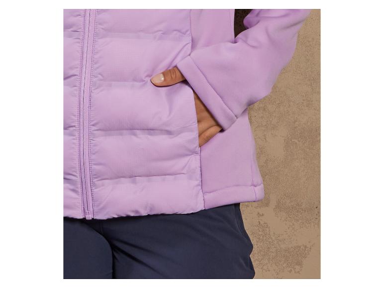 Nahaufnahme einer rosafarbenen Damenjacke