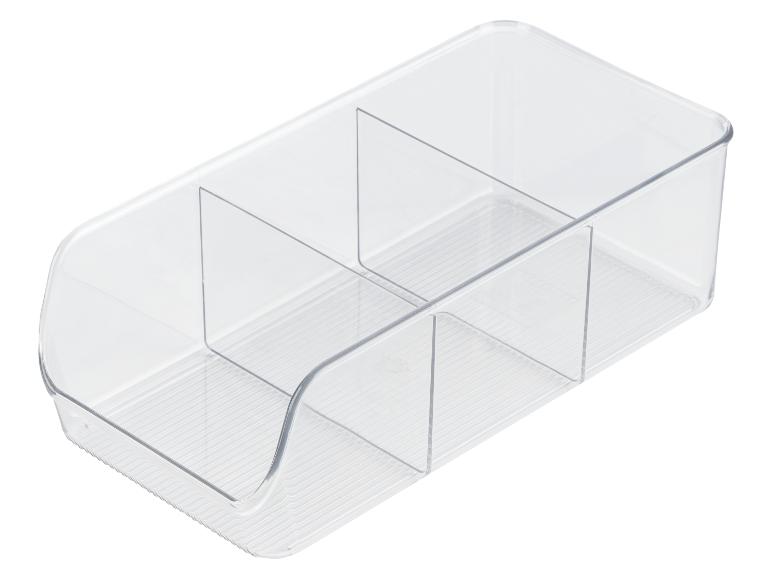 Ein transparenter Aufbewahrungskorb mit drei Fächern.
