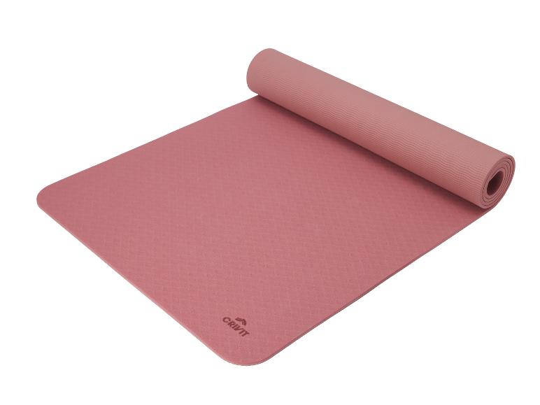 Eine rosa Yogamatte von Crivit, eingerollt.