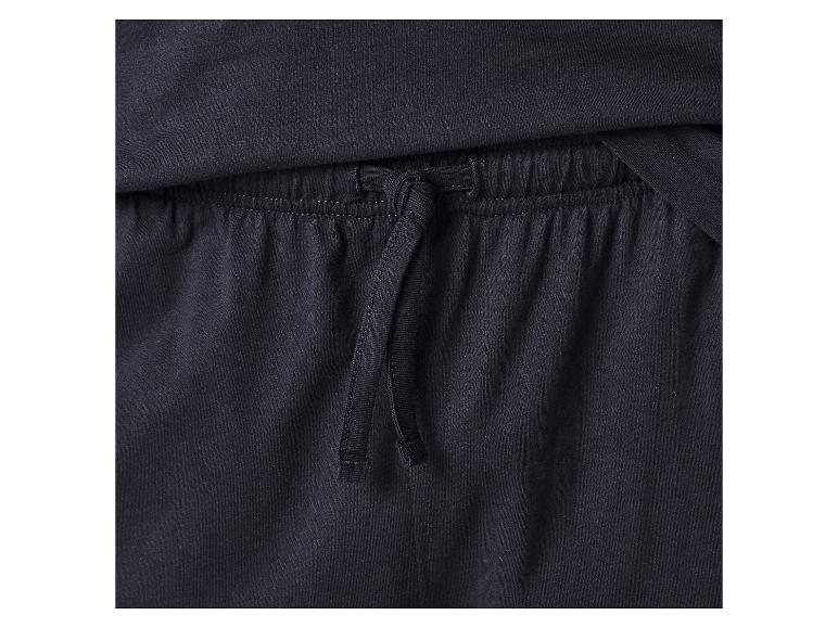 Nahaufnahme einer dunkelblauen Jogginghose mit Kordelzug in der Taille