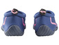 Blaue Wasserschuhe mit rosa Akzenten.