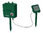 Grüner Gartenbewässerungstimer mit Solarpanel und Zeiteinstellungsrad.