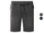 Herren-Jeansshorts mit elastischem Bund und Kordelzug, erhältlich in Grau und Blau.
