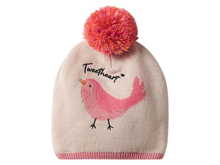 Gestrickte Mütze mit rosa Bommel und Vogelmotiv mit der Aufschrift „Tweetheart“.